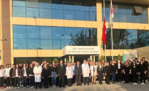 Cumhuriyetimizin kurucusu Gazi Mustafa Kemal Atatürk 10 Kasım’da Fakülte’mizde düzenlenen saygı duruşu ile anıldı. Anma törenine akademik ve idari personelimiz ile öğrencilerimiz katıldı.